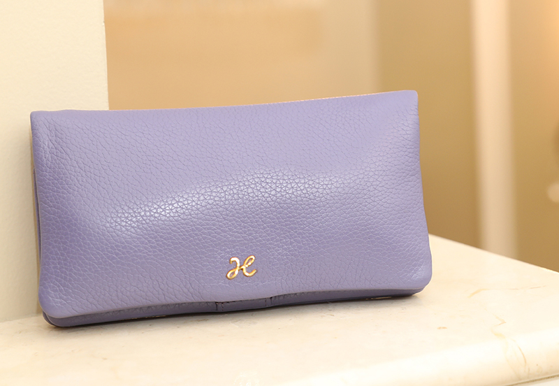 「幸運を引き寄せる」パープル色の財布