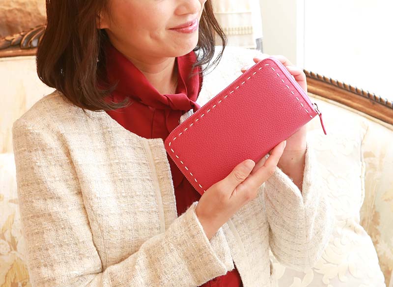 40代女性にプレゼントするお財布選びのポイントはいつも使っているお財布の形を選ぶことです