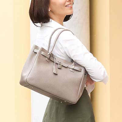 働く30代女性におすすめのレディース通勤バッグは傳濱野はんどばっぐのミーティア