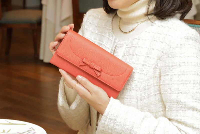 50代の女性へのプレゼントでおすすめのお財布選びのポイントは、いつも使っているお財布の形を選ぶこと