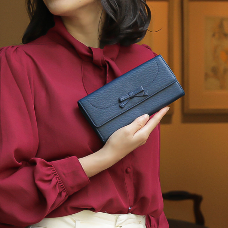 50代女性に人気のレディース財布ブランドは傳濱野はんどばっぐのモーナウォレット