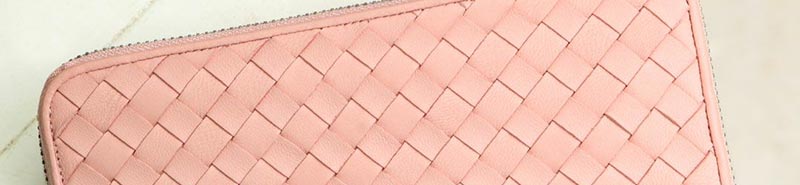 良縁に恵まれる恋愛運を上げたい方におすすめのピンクの財布は、傳濱野はんどばっぐのリッシュブルジョン ローズピンク