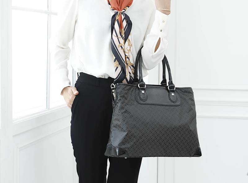 働く女性にぴったりのレディースのビジネスバッグ・お仕事バッグを選ぶポイントは荷物が多い時はナイロン製のバッグを選ぼう