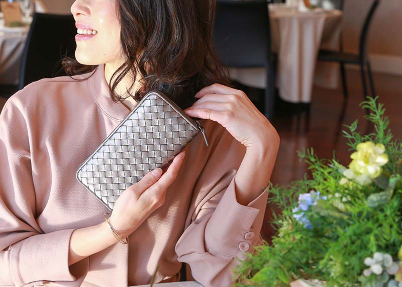 女性に人気ブランドのおすすめレディース財布は傳濱野のメッシュ財布リッシュブルジョン