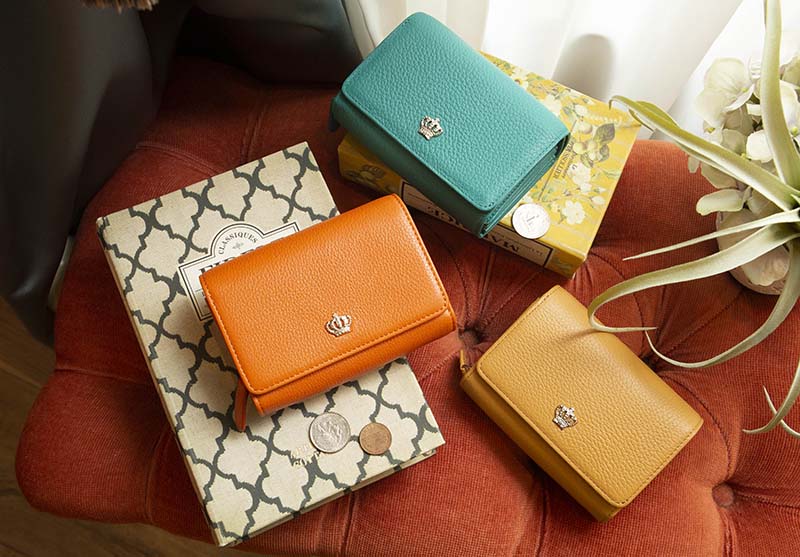 40代女性におすすめのお財布選びのポイントはすっきり必要なものだけ入れたいなら二つ折り財布や三つ折り財布などスマート・コンパクトな財布を選ぶこと