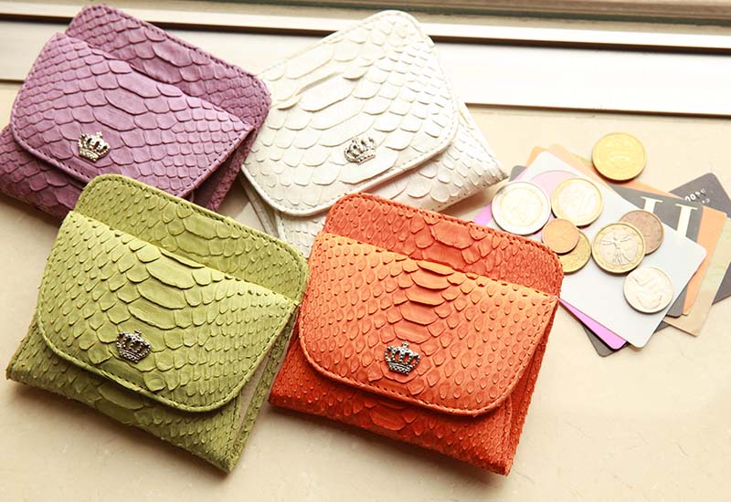 50代女性へのプレゼントするお財布を選ぶ時のポイントは、好みのお財布が分からない時はミニ財布を選ぶこと