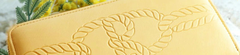 お金を引き寄せて財運を上げたい方におすすめの黄色の財布は、ジャータ ロベルタ ディ カメリーノのコルダ ミモザイエロー