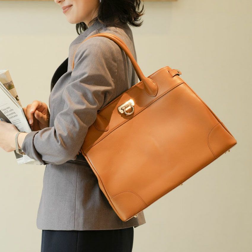 40代の女性に人気のレディーストートバッグを扱う国内ブランドのバッグは傳濱野はんどばっぐのクラシックトートcl