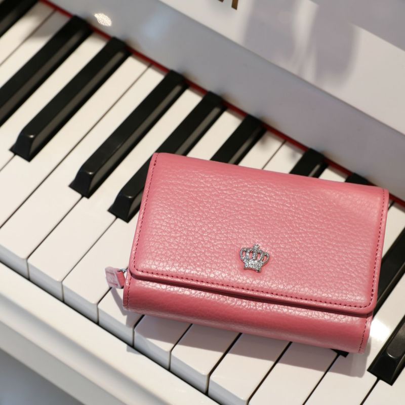 人気ブランドのピンクのお財布は、傳濱野はんどばっぐのリトロ コーラルピンク