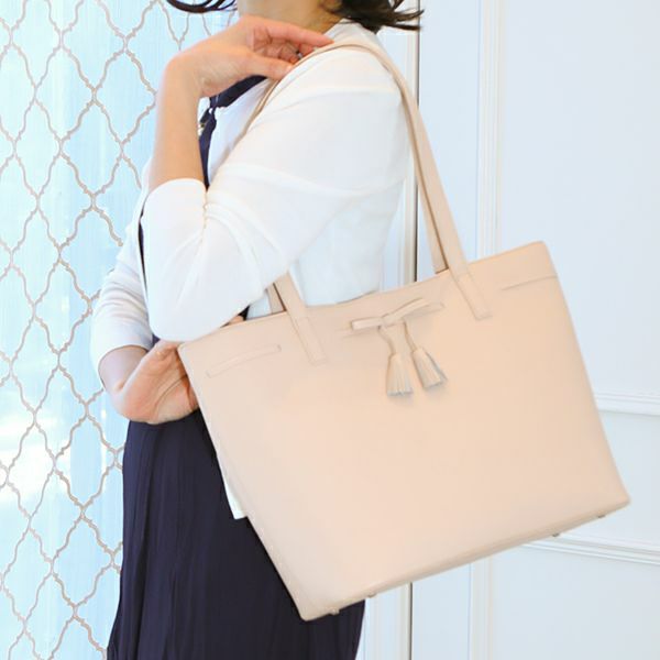 60代の女性に人気のレディースバッグ｜傳濱野はんどばっぐ モーナトート
