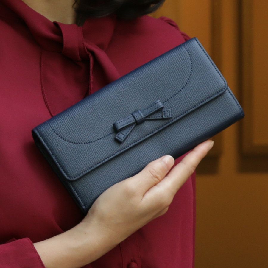 50代の女性へのプレゼントでおすすめのお財布は傳濱野はんどばっぐのモーナウォレット