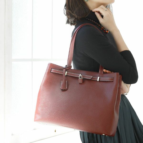 40代の女性に人気のレディーストートバッグを扱う国内ブランドのバッグは傳濱野はんどばっぐのミーティアエラボルドー