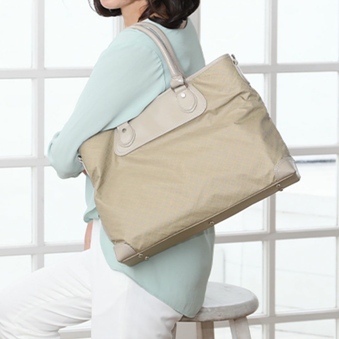 軽いバッグが好きな30代40代50代女性におすすめの人気の軽量レディースバッグは傳濱野のレガロ