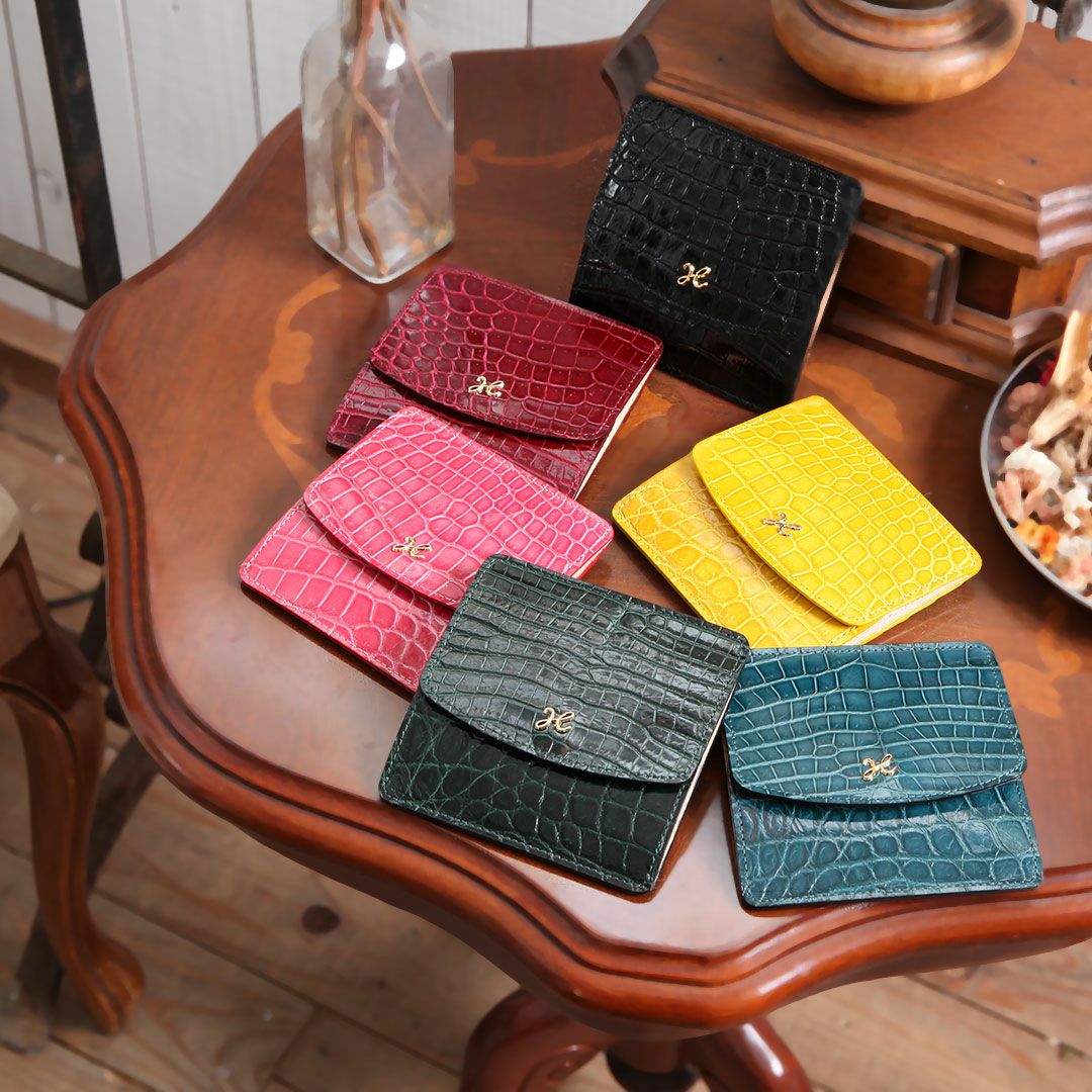30代、40代、50代の女性におすすめの、日本ブランドが仕立てる可愛いレディースミニ財布は傳濱野はんどばっぐのクロコポレット