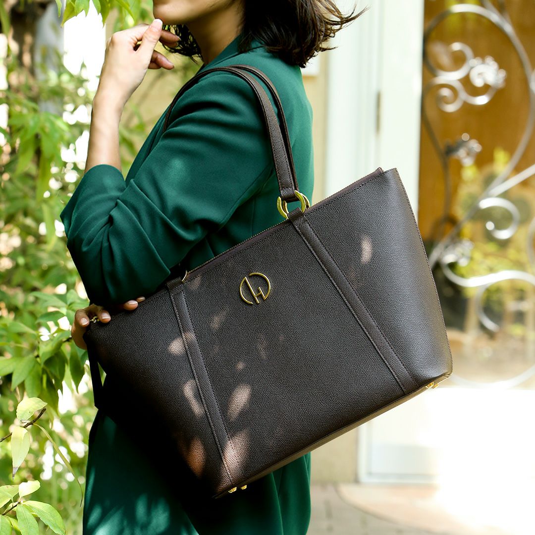 女性のお仕事バッグにおすすめのバッグは、傳濱野はんどばっぐのハイスタイルトート