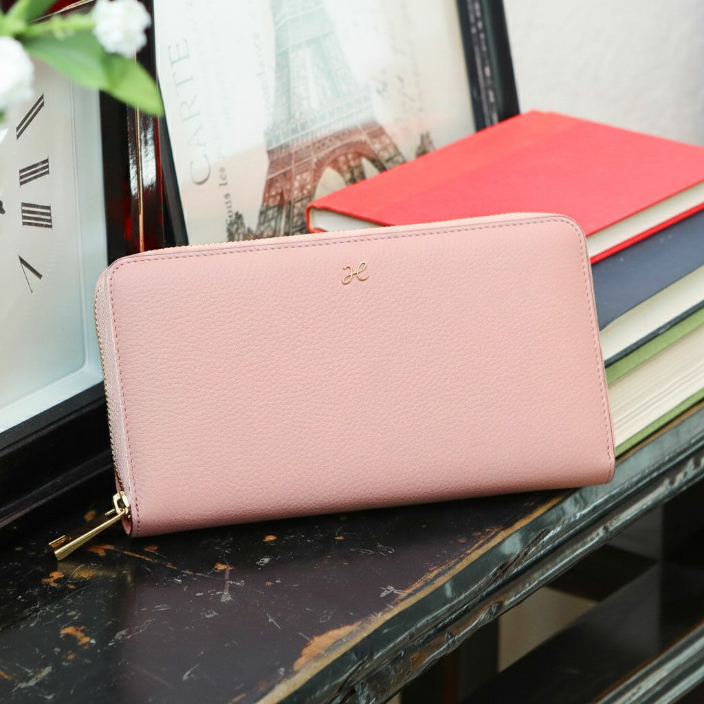 【傳濱野】老舗バッグ職人がお仕立てする、たっぷり容量の安心通帳ケースOriana（オリアーナ）