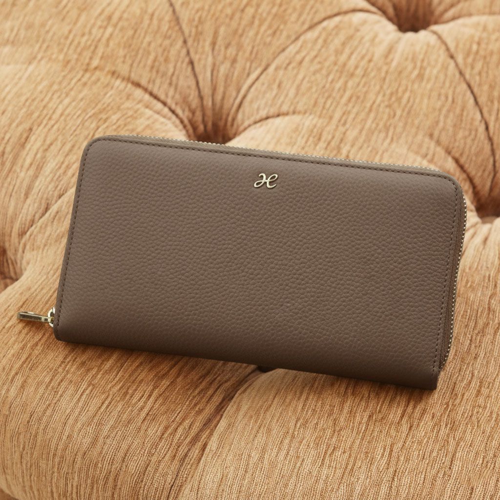 【傳濱野】老舗バッグ職人がお仕立てする、たっぷり容量の安心通帳ケースOriana（オリアーナ）