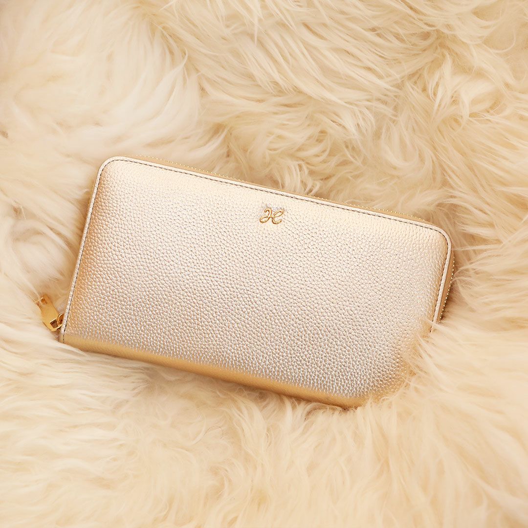 【傳濱野】老舗バッグ職人がお仕立てする、たっぷり容量の安心通帳ケースOriana（オリアーナ）