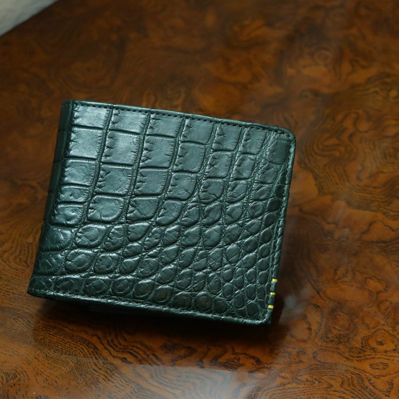 男の品格があがるおしゃれな国産ブランドの高級財布は、ビスポーク傳濱野のエガーレクロコ