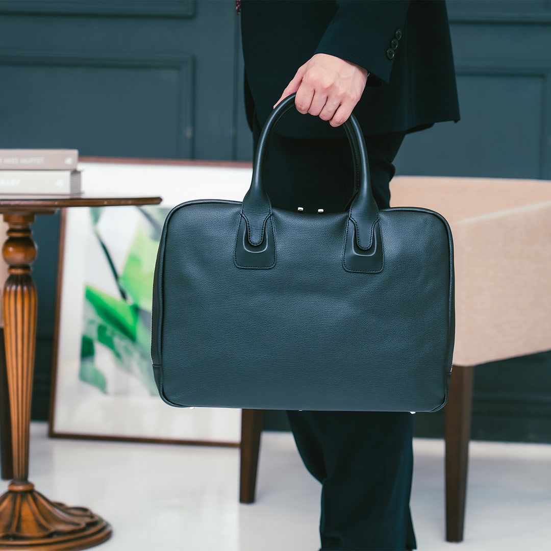 【完全ガイド】スーツに合う鞄（カバン）の選び方｜メンズバッグブランド人気ランキング20選