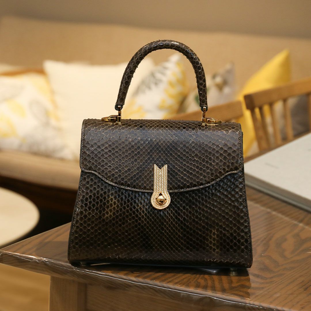 【傳濱野】最高級メゾンパイソンに、王室愛用モデル金具を添えて。正統派パイソンワンハンドルAlicia Pitone（アリシアピトーネ）