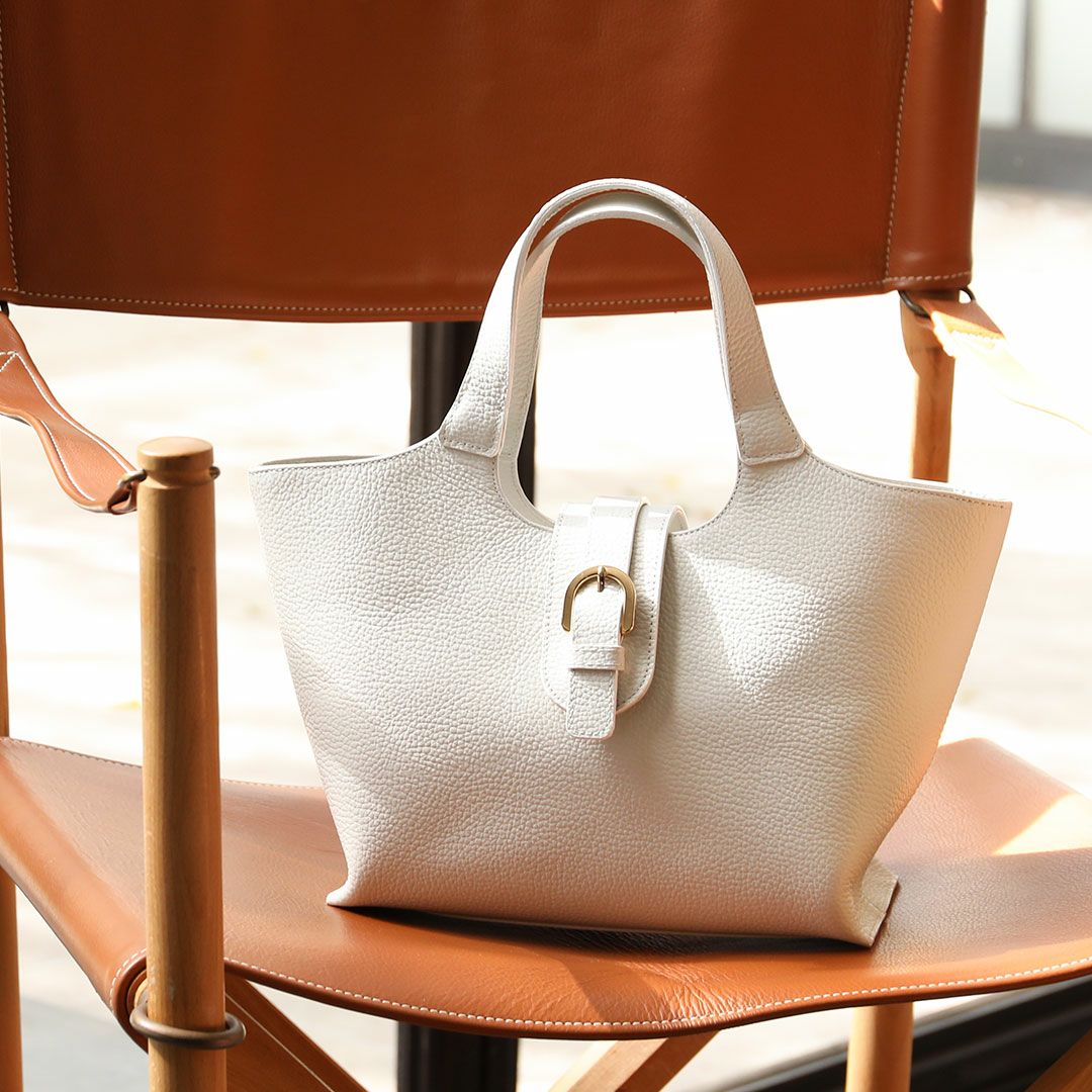 【傳濱野】日々の装いに華を添えてくれる、ふんわりフラワーフォルムのミニトートTina（ティナ）