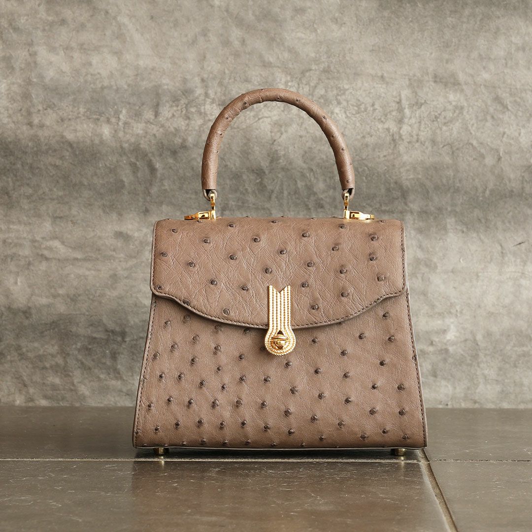 【傳濱野】《Luxury Line》ジュエリーライクなオーストリッチに、王室愛用モデル金具を添えたワンハンドルバッグAlicia Struzzo（アリシアストラッツォ）