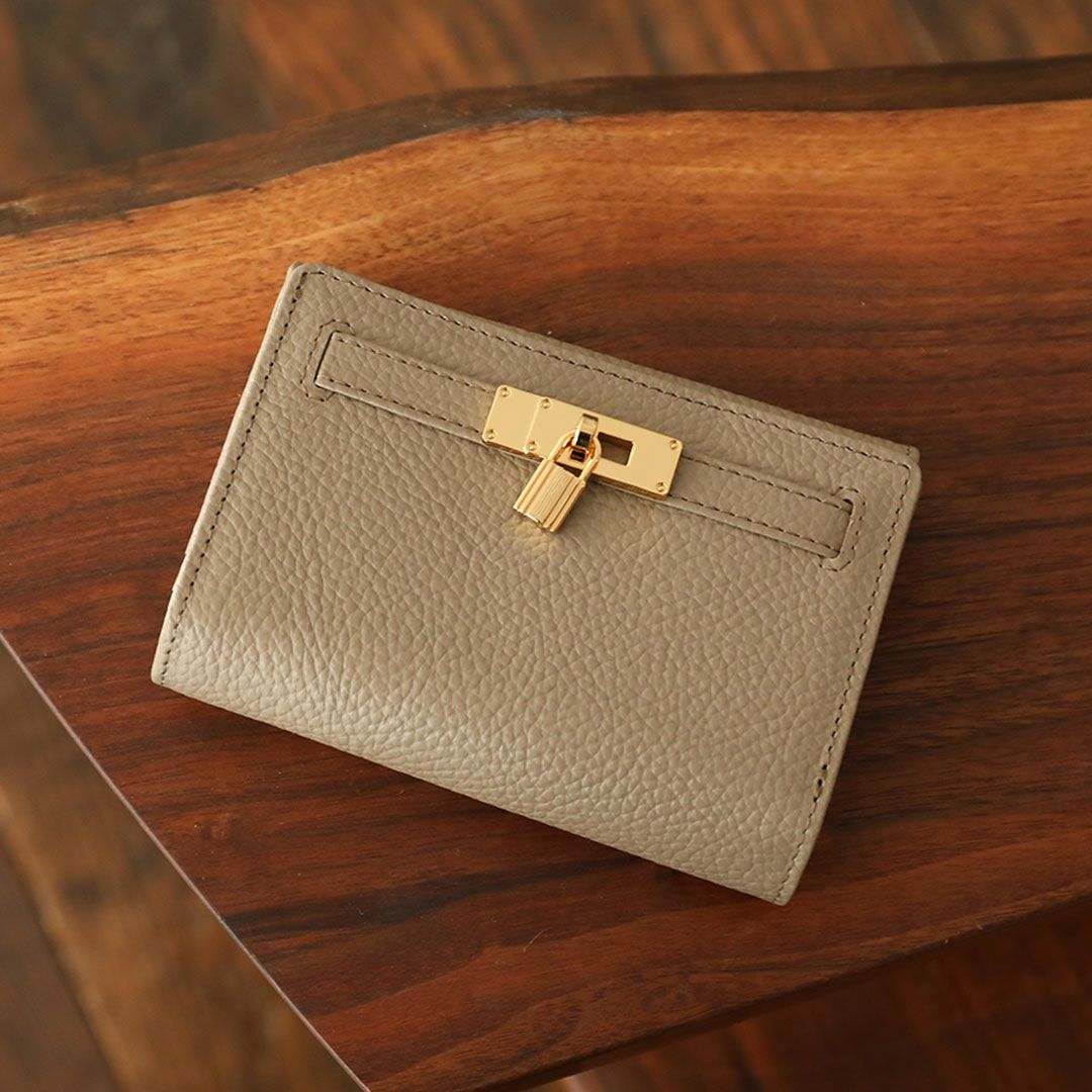 【傳濱野】《人気No.1黄金比シリーズ》二つ折りのコンパクトサイズに、長財布の収納力。濱野家の“七分袖ウォレット”Mietia Wallet Waltz（ミーティアウォレット ワルツ）