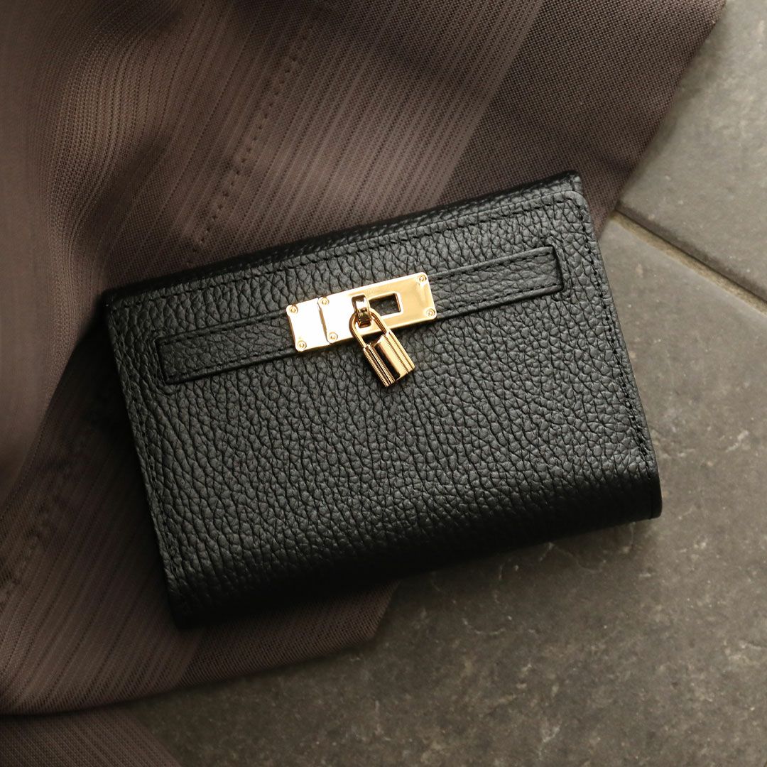 【傳濱野】《人気No.1黄金比シリーズ》二つ折りのコンパクトサイズに、長財布の収納力。濱野家の“七分袖ウォレット”Mietia Wallet Waltz（ミーティアウォレット ワルツ）