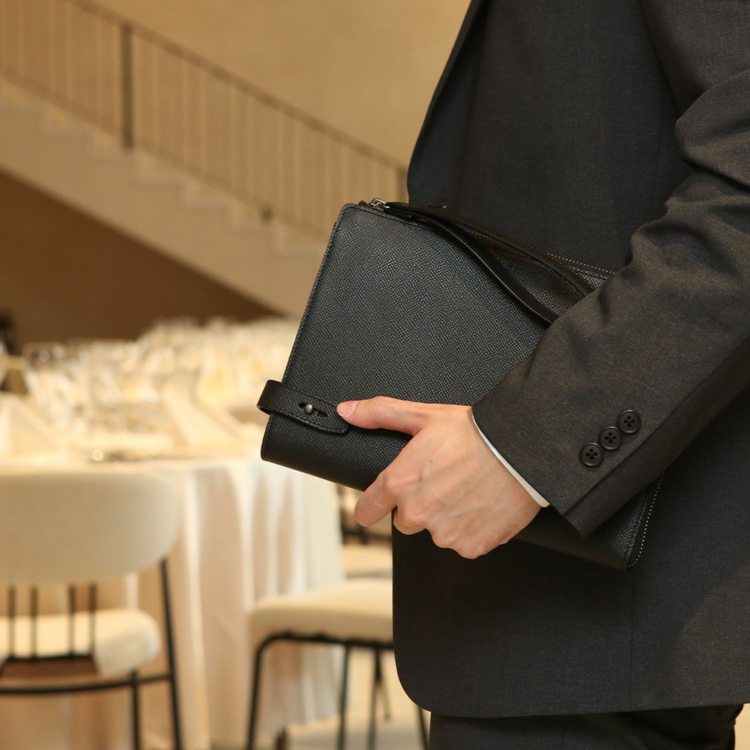 スーツに合うカバン人気おすすめ|Bespoke denHAMANO(ビスポーク傳濱野)